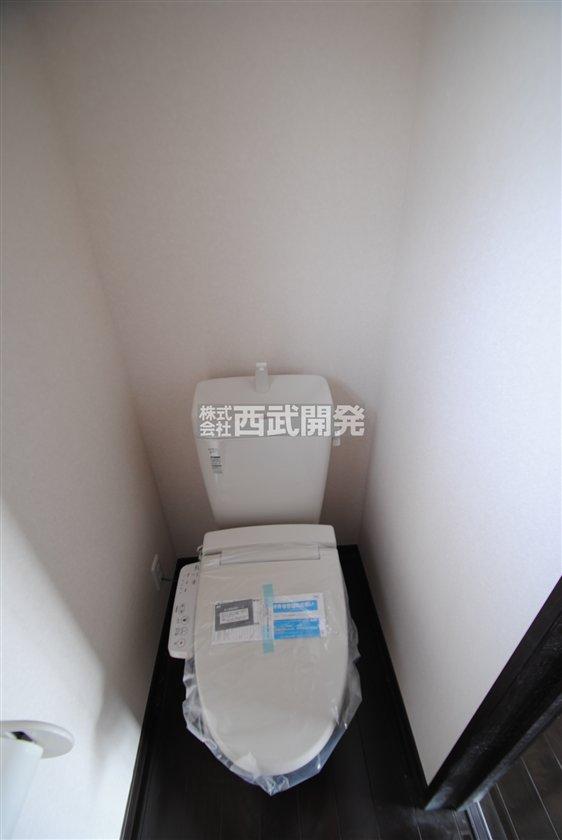 Toilet. Indoor (September 2013) Shooting