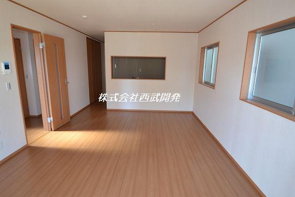 Living.  [1 Building] living