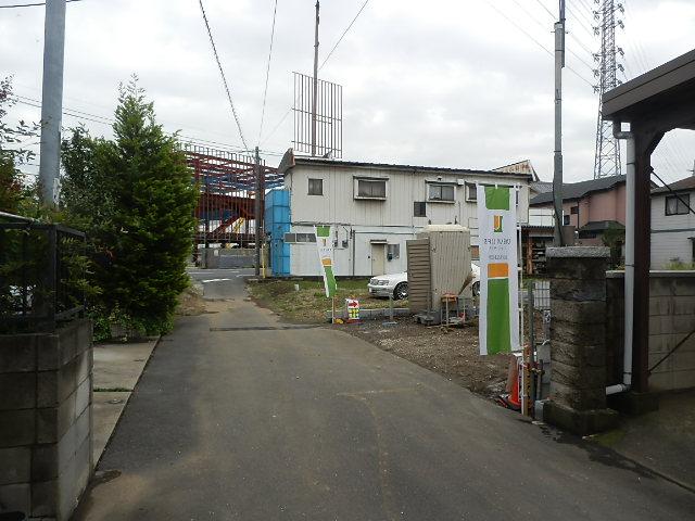 Local photos, including front road. Local (10 May 2013) Shooting