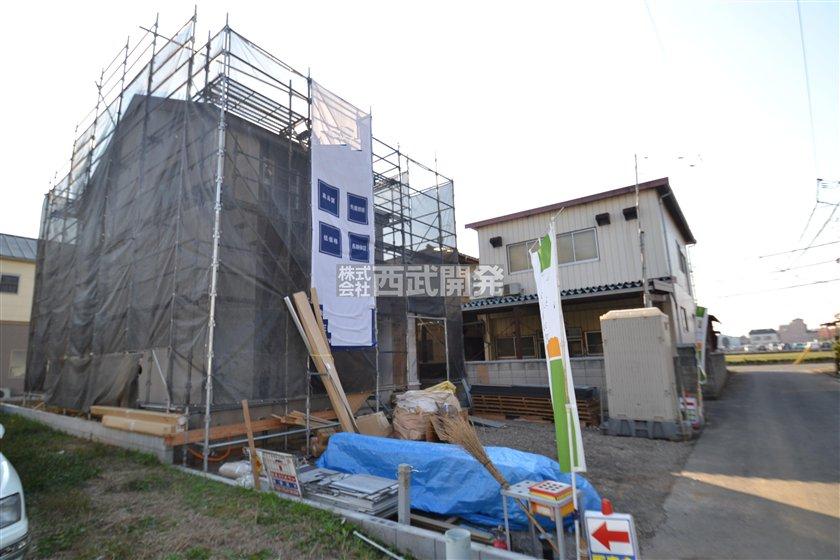 Local photos, including front road. Local (11 May 2013) Shooting