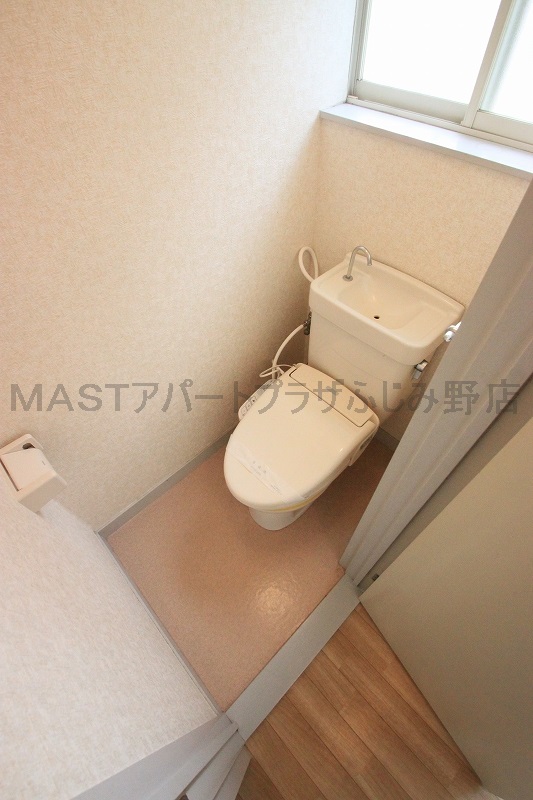 Toilet.  ■ Same apartment It is similar to photo