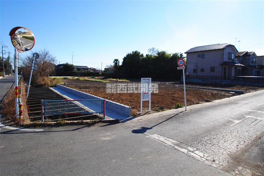 Local photos, including front road. Local (12 May 2013) Shooting