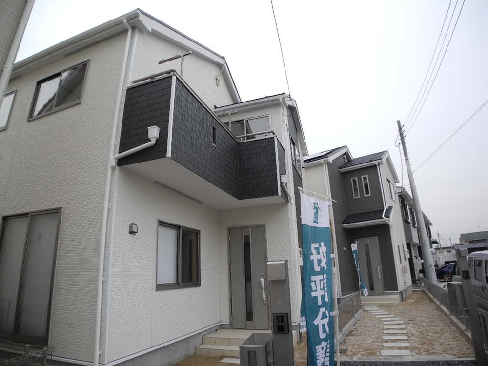 Local appearance photo. Local (12 May 2013) Shooting