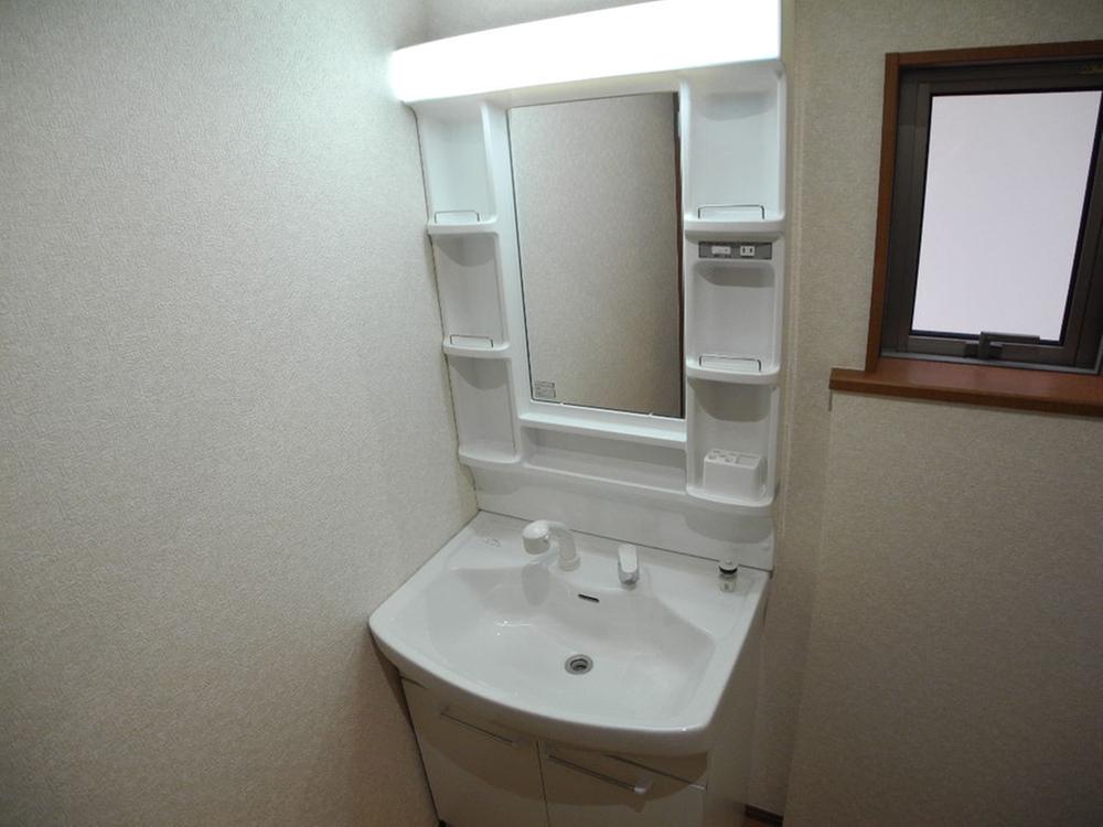 Wash basin, toilet. Indoor (12 May 2013) Shooting