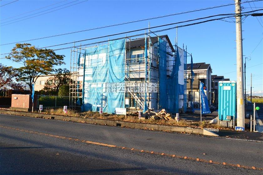 Local photos, including front road. Local (11 May 2013) Shooting