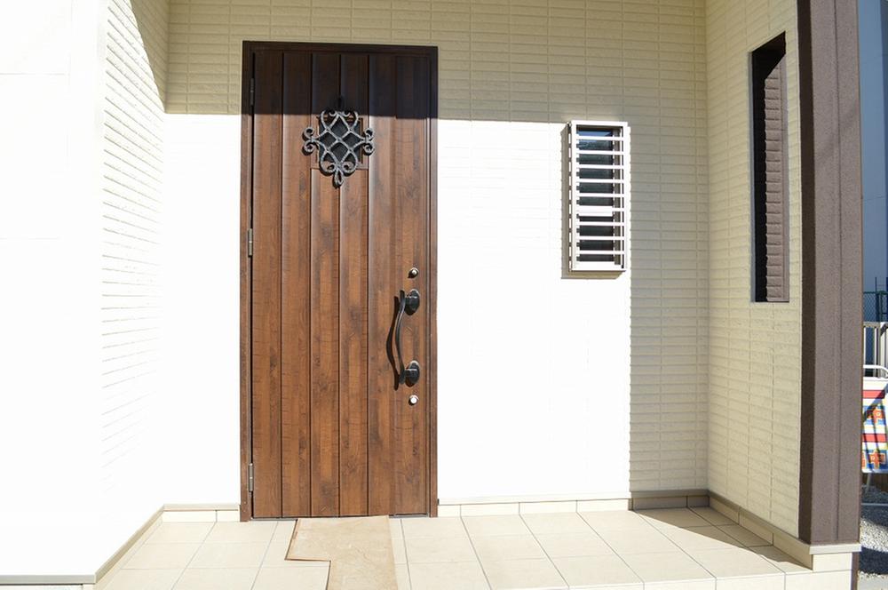 Entrance. Entrance porch With so roof is also useful on a rainy day. 