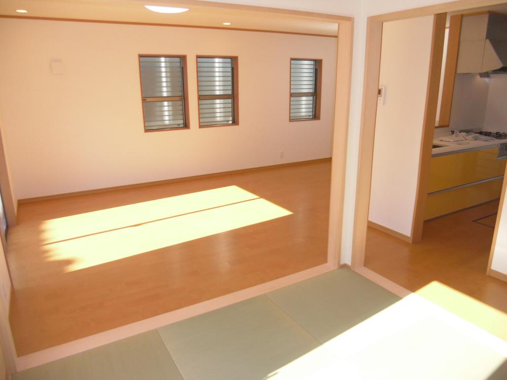 Living. Shoot the living from the Japanese-style side