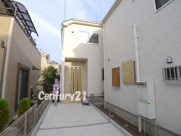 Local appearance photo. Building 2