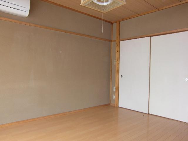 Living and room. Room 2