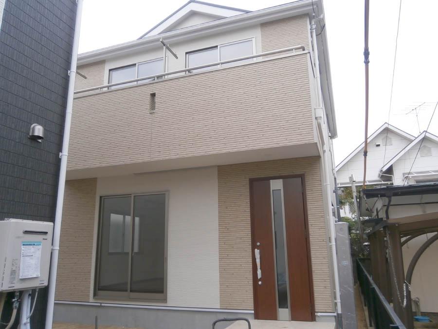 Local photos, including front road. We offer the same use the finished model house of this property. Please feel free to contact us.