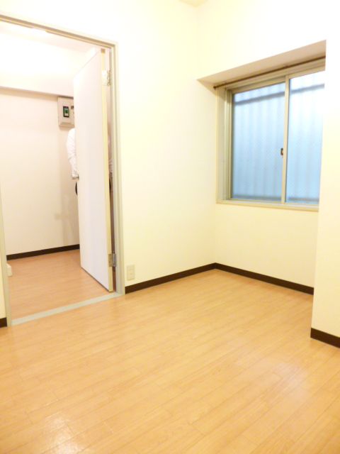 Living and room. Western-style room is also beautifully renovated