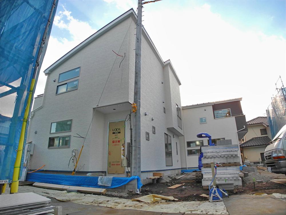 Local appearance photo. 8 ・ 9 Building ☆ Best price low 8 ・ 9 Building ☆ 8 Building two car spaces parallel ☆ 9 Building the futon also dry easy two-sided balcony (December 2013) Shooting