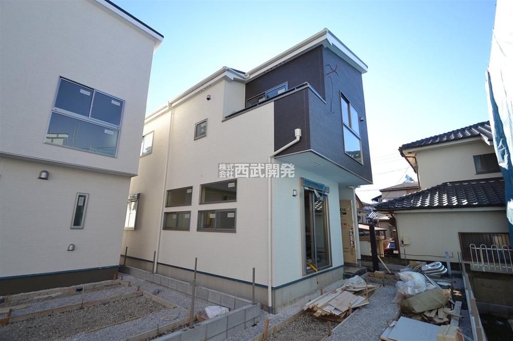 Local photos, including front road. Local (12 May 2013) Shooting 9 Building