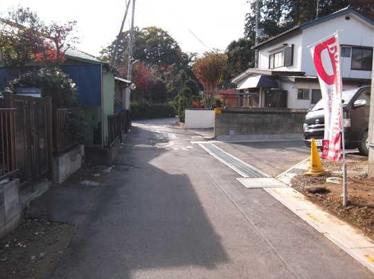 Local photos, including front road. Frontal road