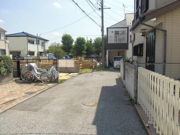 Local photos, including front road. Local (September 2013) Shooting