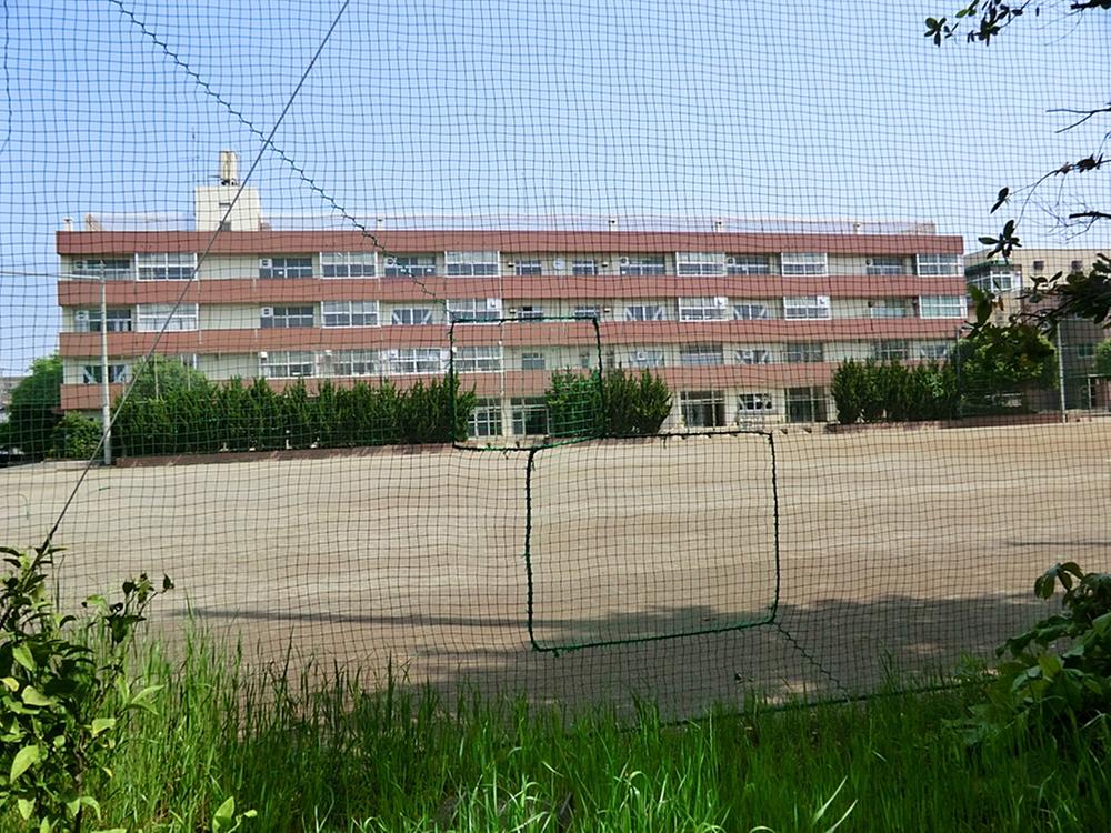 Junior high school. 1300m until Kawaguchi Municipal Kamiaoki junior high school
