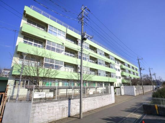Junior high school. 861m until Kawaguchi Municipal lay Junior High School