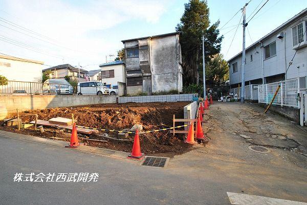 Local photos, including front road. Local (11 May 2013) Shooting