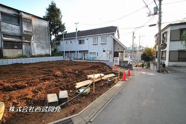 Local photos, including front road. Local (11 May 2013) Shooting