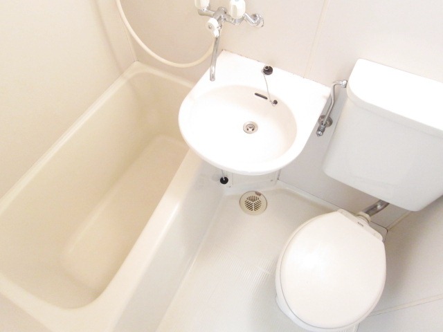 Bath. Cleaning is also easy 3-point unit