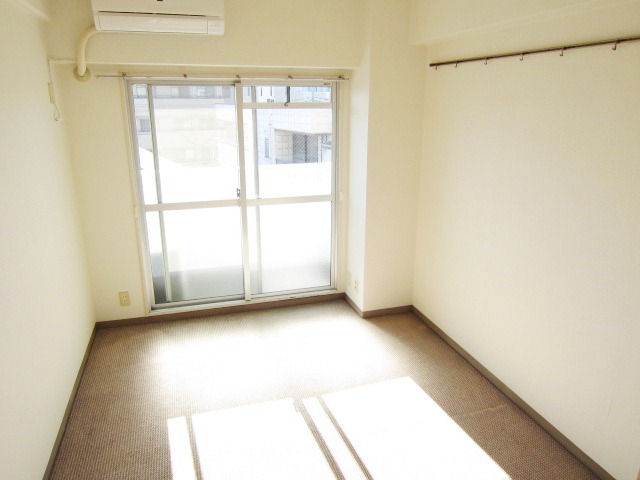 Living and room. It is air-conditioned