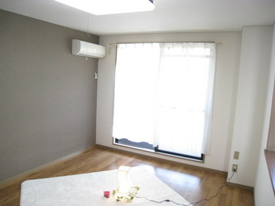 Living and room. Stylish accent Cross ☆