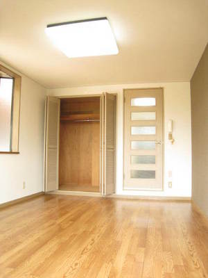 Living and room. Stylish accent Cross ☆