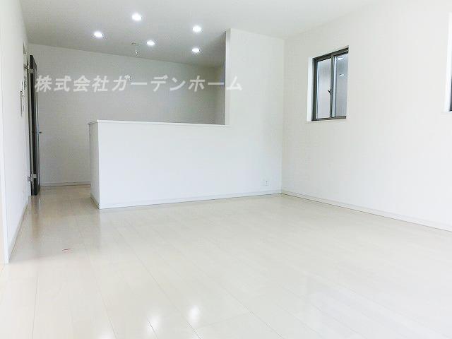Model house photo. ■ Bright warmth new mansion, facing the south road. More than 40 square meters site of the room, Car space two Allowed. Long-term high-quality housing of popularity of solar panels also features ■