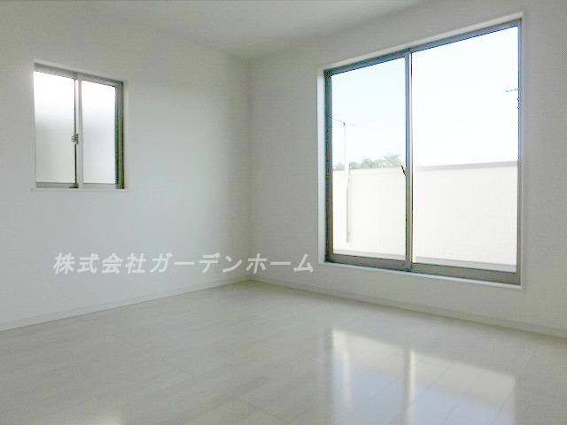 Model house photo. ■ Bright warmth new mansion, facing the south road. More than 40 square meters site of the room, Car space two Allowed. Long-term high-quality housing of popularity of solar panels also features ■