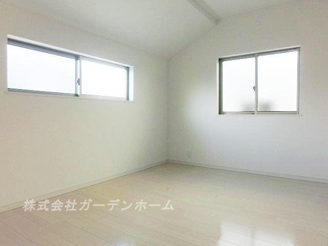 Model house photo. ■ Bright warmth new mansion, facing the south road. More than 40 square meters site of the room, Car space two Allowed. Long-term high-quality housing of popularity of solar panels also features ■