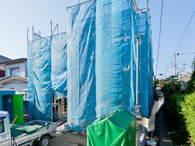 Local appearance photo. ■ Bright warmth new mansion, facing the south road. More than 40 square meters site of the room, Car space two Allowed. Long-term high-quality housing of popularity of solar panels also features ■