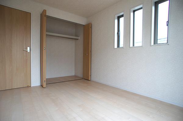 Non-living room. 1 Building