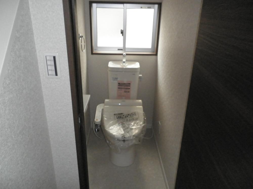 Toilet. Indoor (11 May 2013) Shooting