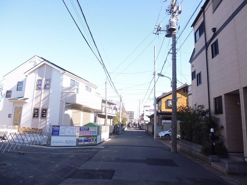 Local photos, including front road. Local (12 May 2013) Shooting