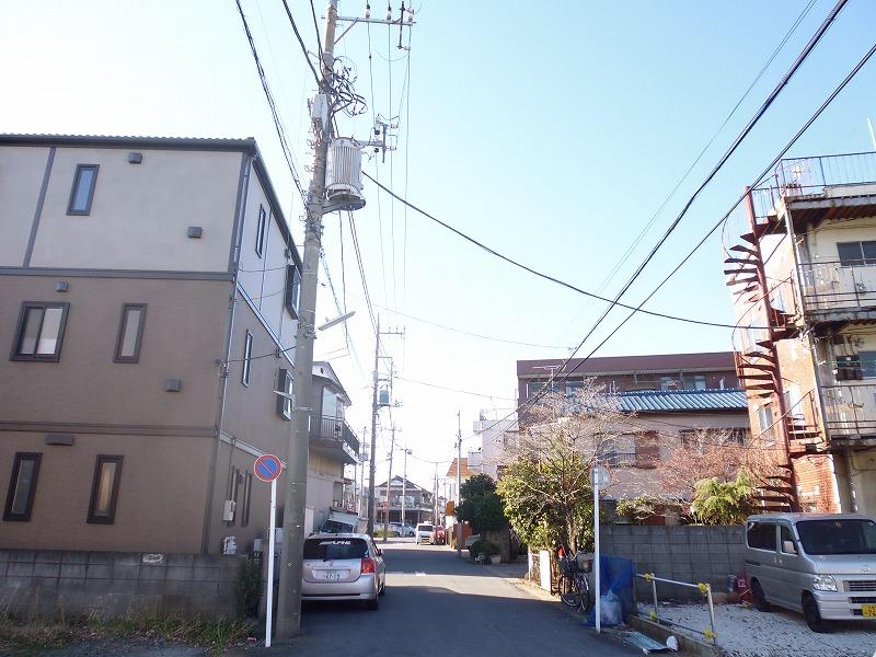 Local photos, including front road. Local (12 May 2013) Shooting