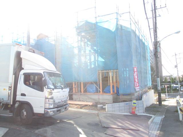 Local photos, including front road. Local (11 May 2013) Shooting