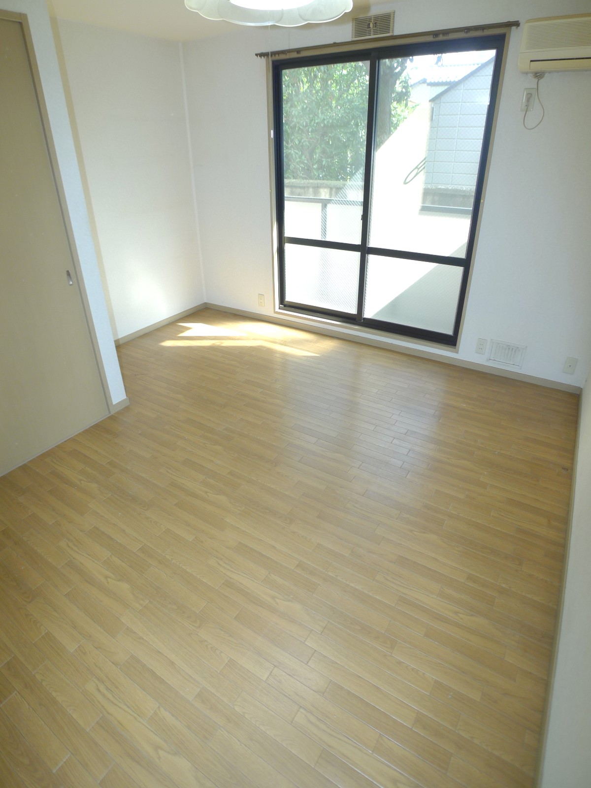 Living and room. Facing south