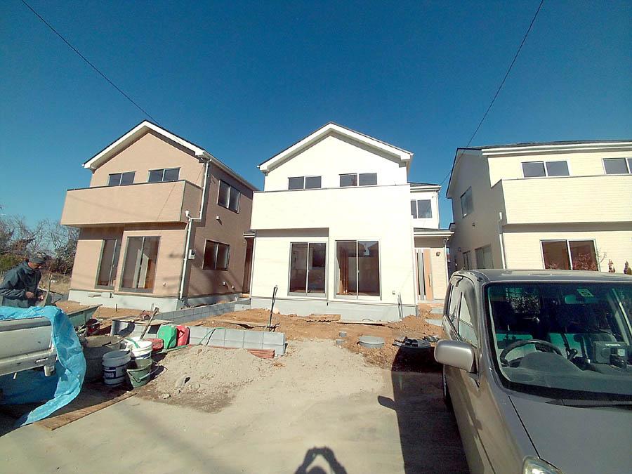 Local photos, including front road. Was building completed. Such as the actual image from per yang, We have to wait all the time so you can see directly.