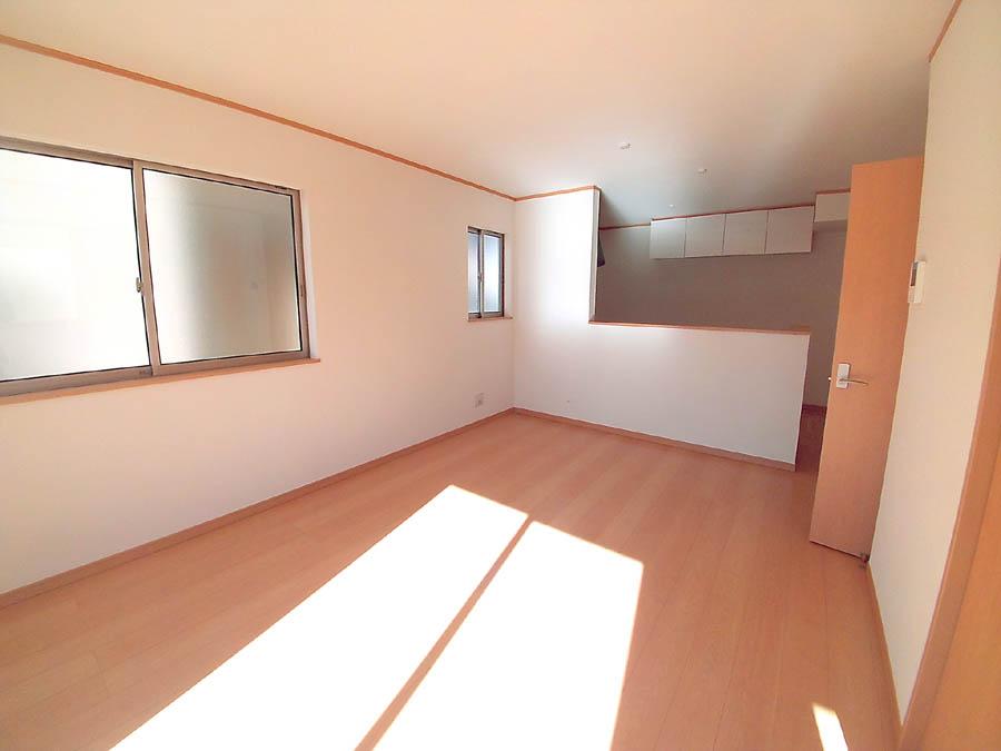 Living. Was building completed. Such as the actual image from per yang, We have to wait all the time so you can see directly.