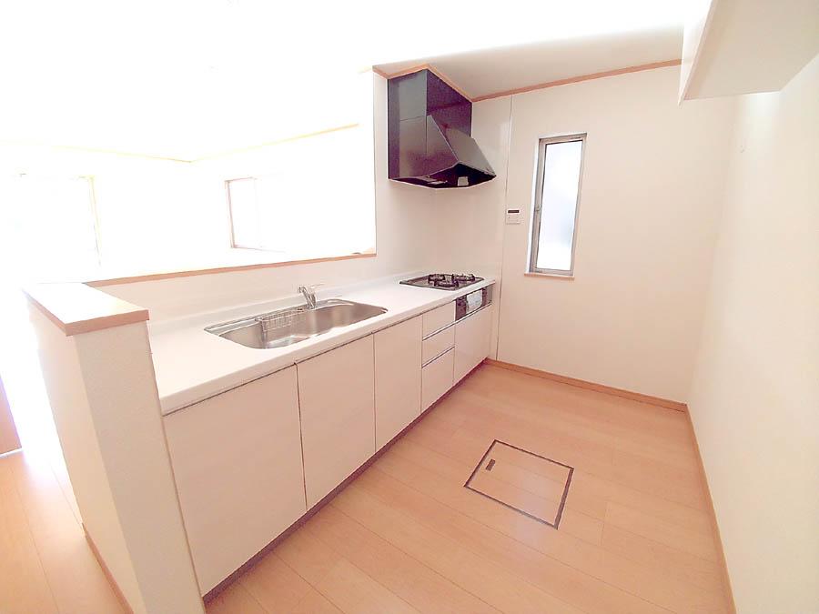 Kitchen. Was building completed. Such as the actual image from per yang, We have to wait all the time so you can see directly. .