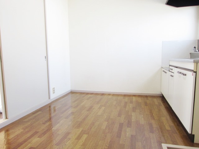 Kitchen. Relaxed some kitchen space