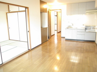 Living and room. I want Nekorogari involuntarily! It is pleasant LDK