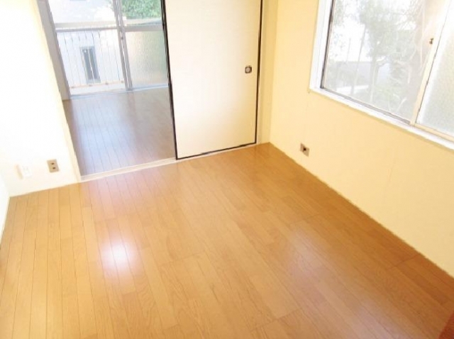 Living and room. Corner dwelling unit 2 side lighting