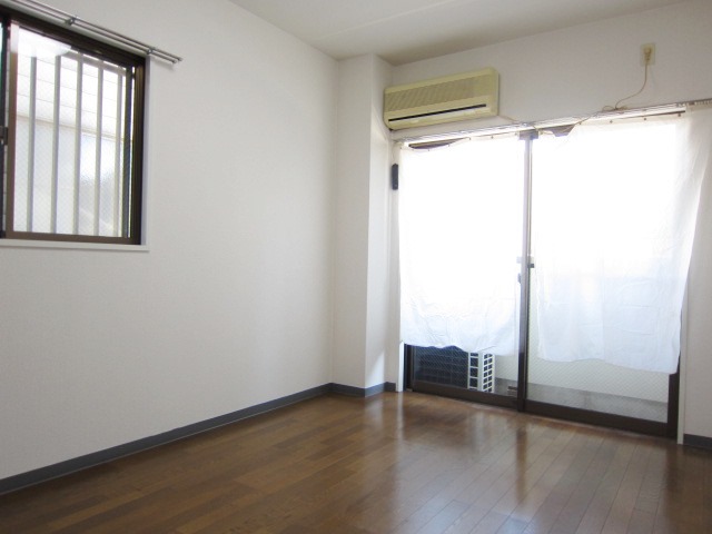 Living and room. Two-sided lighting of the bright rooms.