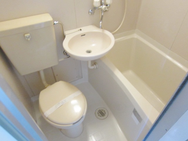 Bath. Your easy-to-clean bath.