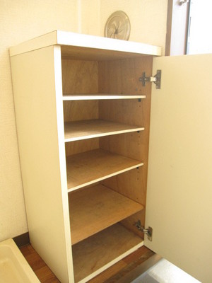 Entrance. It is plenty of front door storage!