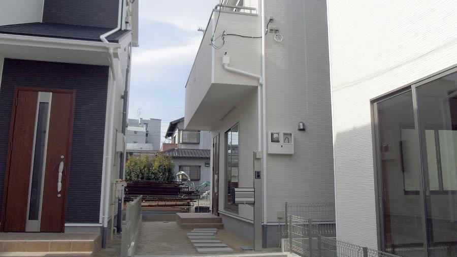 Local photos, including front road. Was building completed. Such as the actual image from per yang, We have to wait all the time so you can see directly.