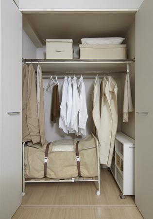 Interior.  [FUTON storage was plenty to ensure the depth] Ensure the depth of only futon can be an accommodating. Also placed and clean, such as bedding or clothing case.