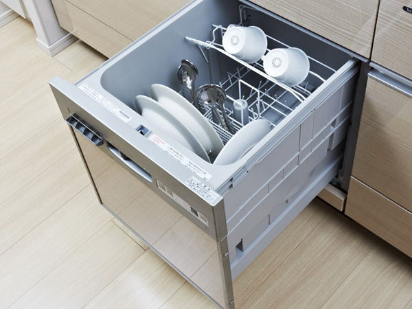 Kitchen.  [Dish washing and drying machine to reduce the running cost] Installing a dish washing and drying machine that supports the cleanup of such dishes to all households. Also it reduces running costs with a high water-saving effect.