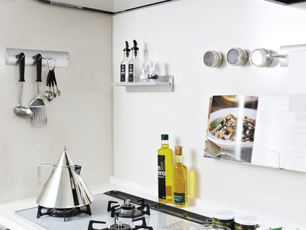 Kitchen.  [Easy to clean enamel panel] The stove before panel, It was adopted easily enamel steel panel of cleaning.